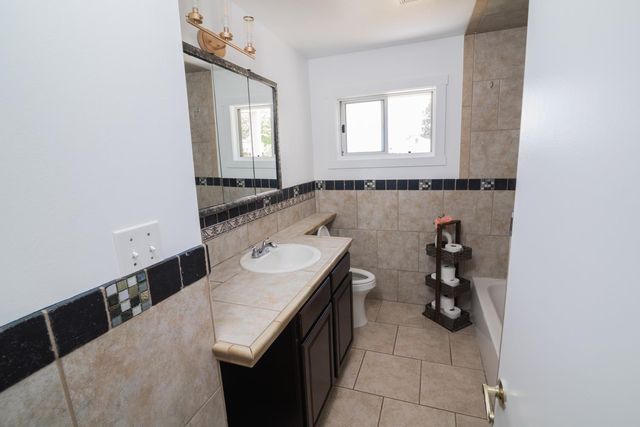 4537 Engle Rd, Sacramento, CA 95821