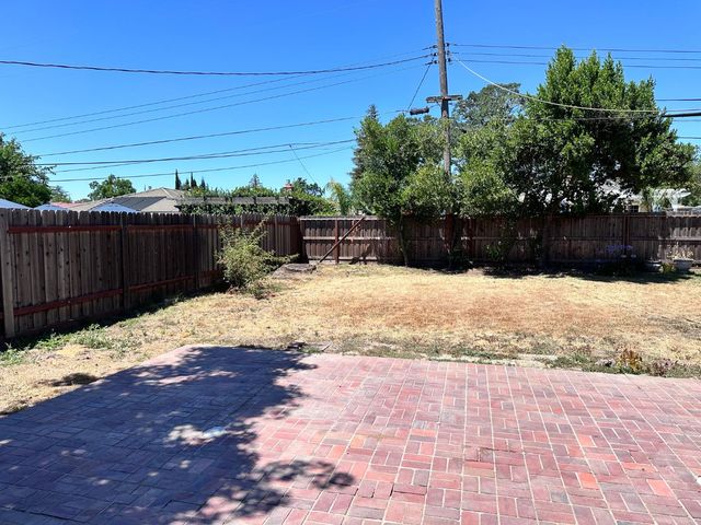 4537 Engle Rd, Sacramento, CA 95821