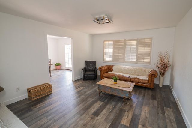4537 Engle Rd, Sacramento, CA 95821