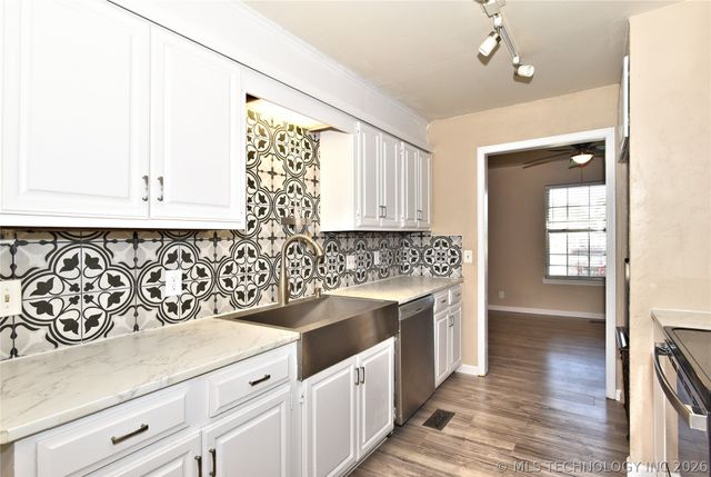 316 Redbud Court, Sand Springs, OK 74063