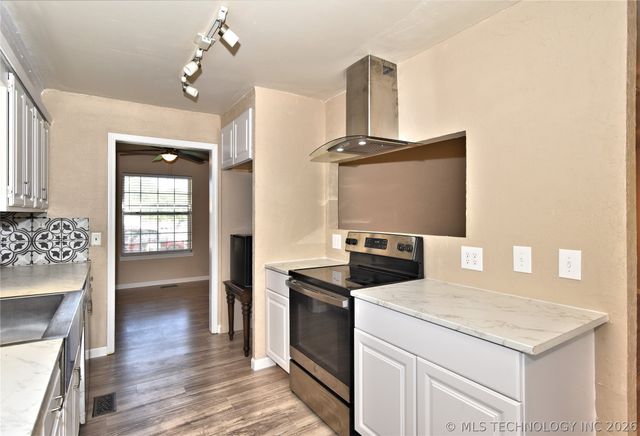 316 Redbud Court, Sand Springs, OK 74063
