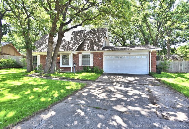 316 Redbud Court, Sand Springs, OK 74063