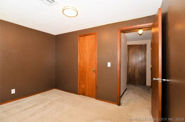 316 Redbud Court, Sand Springs, OK 74063