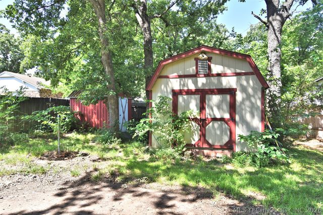 316 Redbud Court, Sand Springs, OK 74063