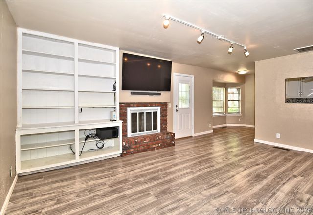 316 Redbud Court, Sand Springs, OK 74063