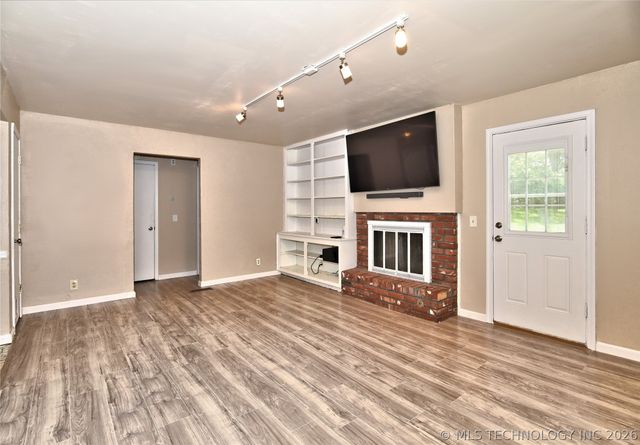 316 Redbud Court, Sand Springs, OK 74063