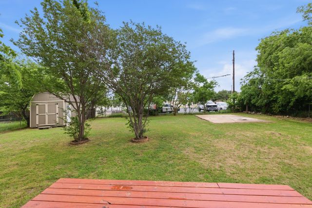 309 Kessler Drive, Granbury, TX 76048