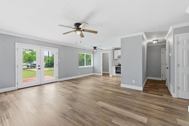 309 Kessler Drive, Granbury, TX 76048