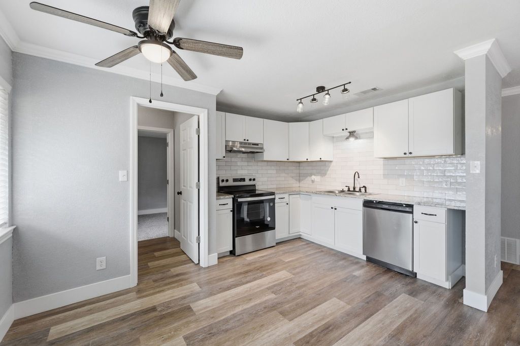 309 Kessler Drive, Granbury, TX 76048