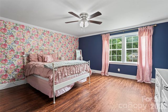 108 Brookmeade Drive, Statesville, NC 28625