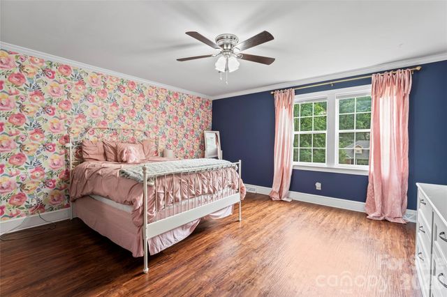 108 Brookmeade Drive, Statesville, NC 28625