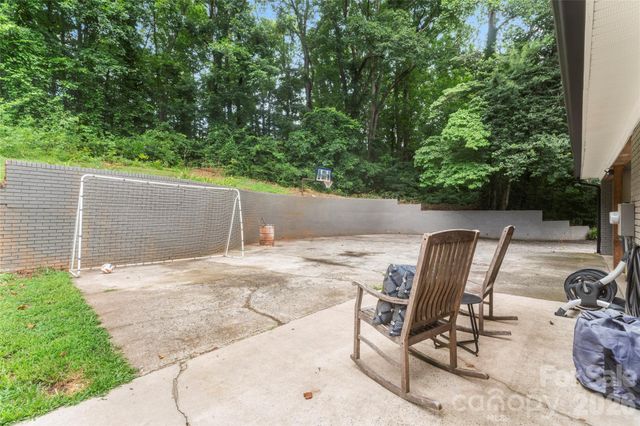 108 Brookmeade Drive, Statesville, NC 28625