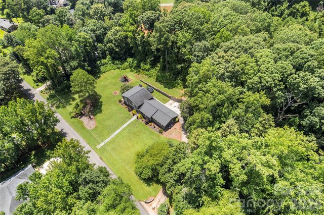 108 Brookmeade Drive, Statesville, NC 28625