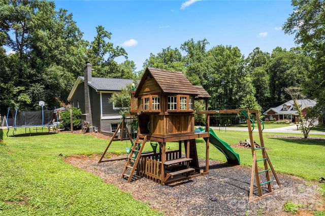 108 Brookmeade Drive, Statesville, NC 28625