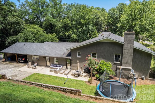 108 Brookmeade Drive, Statesville, NC 28625