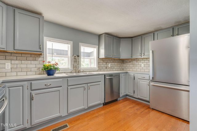 306 Hemlock Street, Mount Carmel, TN 37645