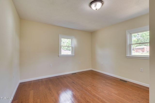 306 Hemlock Street, Mount Carmel, TN 37645