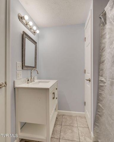306 Hemlock Street, Mount Carmel, TN 37645
