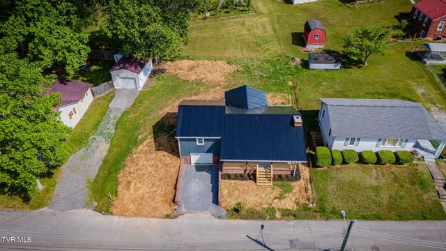 306 Hemlock Street, Mount Carmel, TN 37645