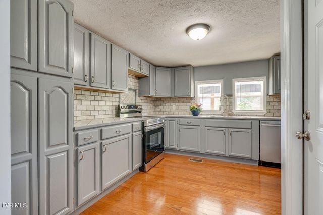 306 Hemlock Street, Mount Carmel, TN 37645