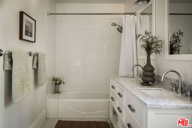 2128 W 30th Street, Los Angeles, CA 90018
