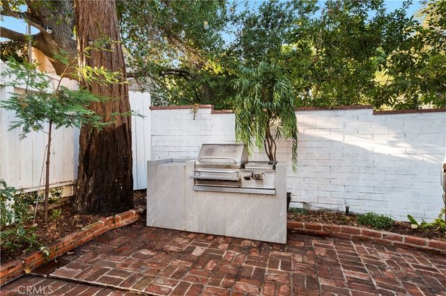 11305 Valley Spring Lane, Studio City, CA 91602