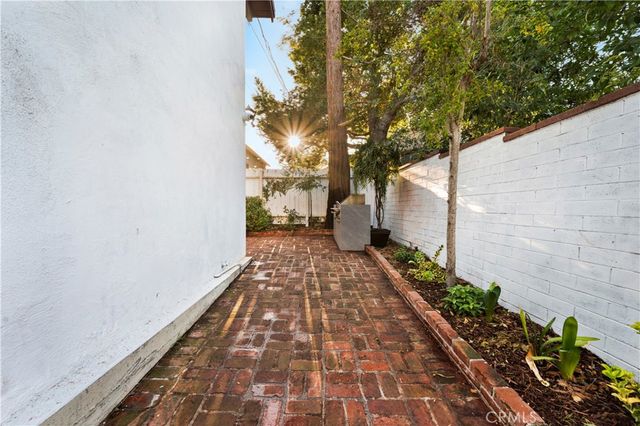 11305 Valley Spring Lane, Studio City, CA 91602