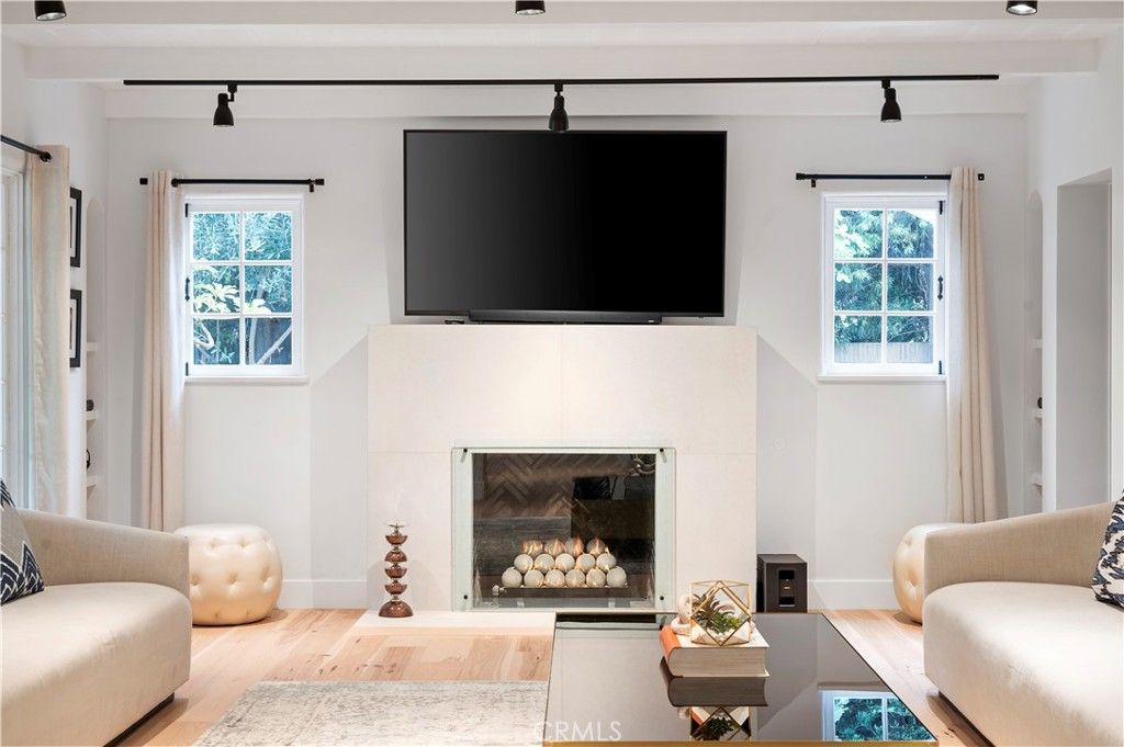 11305 Valley Spring Lane, Studio City, CA 91602