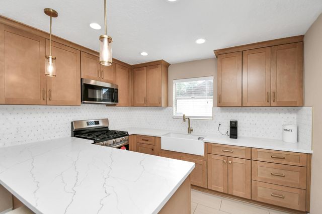 6827 La Puente Drive, Houston, TX 77083