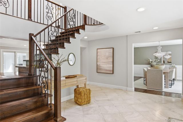 10 Stony Run Court, Dix Hills, NY 11746