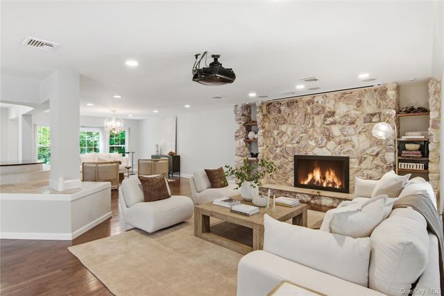 10 Stony Run Court, Dix Hills, NY 11746