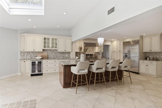 10 Stony Run Court, Dix Hills, NY 11746