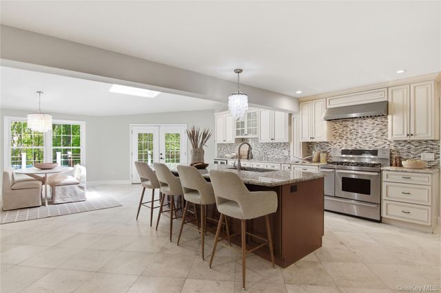 10 Stony Run Court, Dix Hills, NY 11746