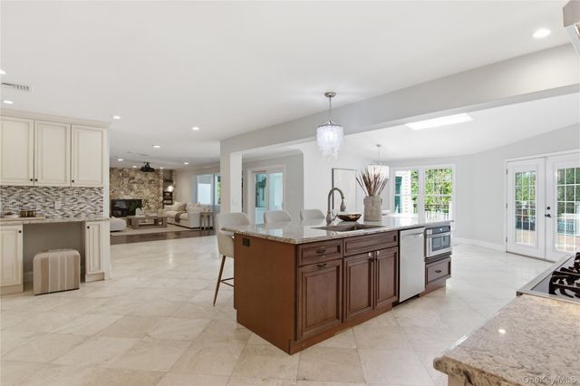 10 Stony Run Court, Dix Hills, NY 11746