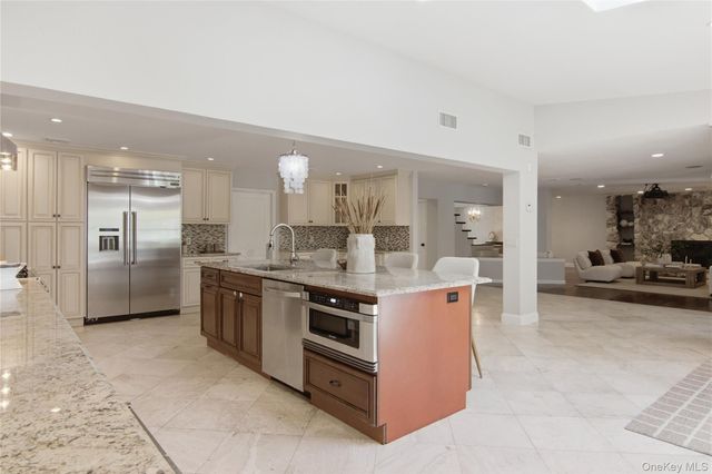 10 Stony Run Court, Dix Hills, NY 11746