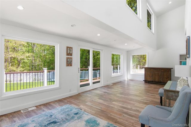 10 Stony Run Court, Dix Hills, NY 11746