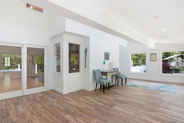 10 Stony Run Court, Dix Hills, NY 11746