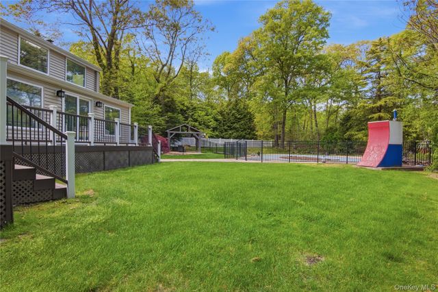 10 Stony Run Court, Dix Hills, NY 11746