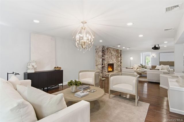 10 Stony Run Court, Dix Hills, NY 11746