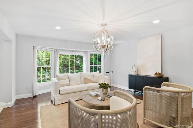 10 Stony Run Court, Dix Hills, NY 11746