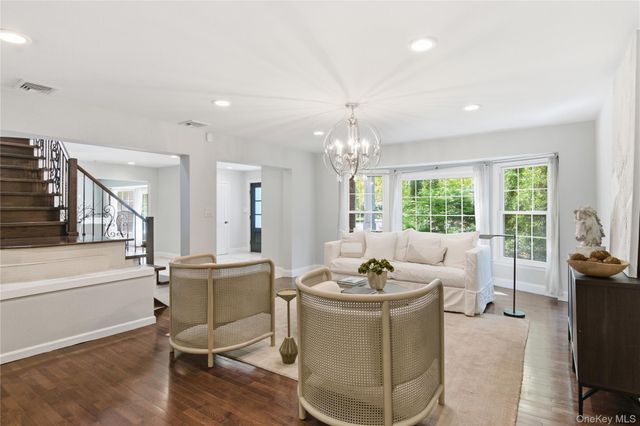 10 Stony Run Court, Dix Hills, NY 11746