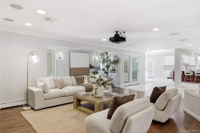 10 Stony Run Court, Dix Hills, NY 11746