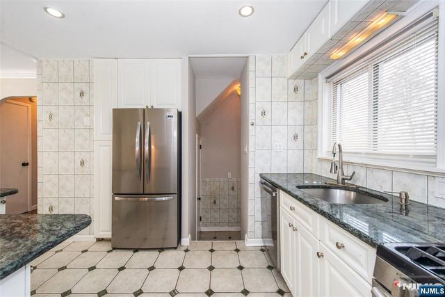 14 Hudson Street, Bergenfield, NJ 07621