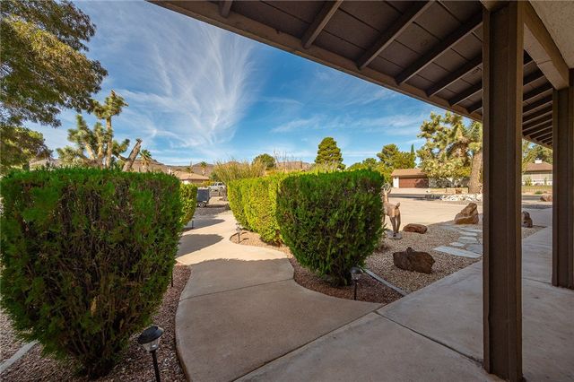 960 Hillcrest Drive, Kingman, AZ 86409