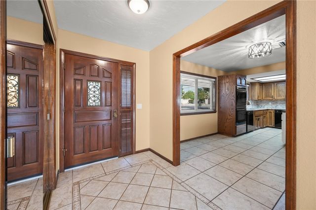 960 Hillcrest Drive, Kingman, AZ 86409