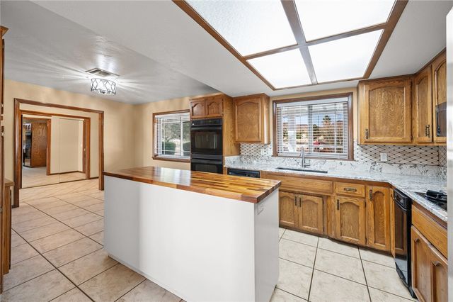 960 Hillcrest Drive, Kingman, AZ 86409