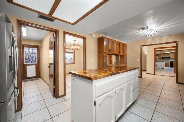 960 Hillcrest Drive, Kingman, AZ 86409