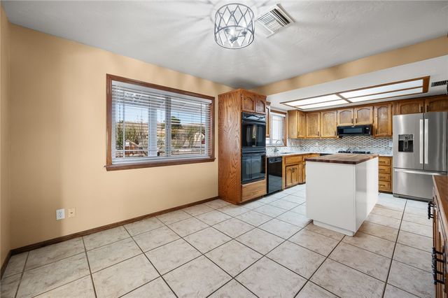 960 Hillcrest Drive, Kingman, AZ 86409