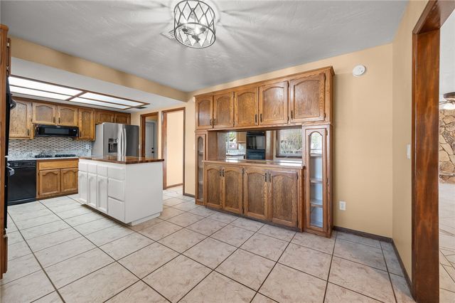 960 Hillcrest Drive, Kingman, AZ 86409