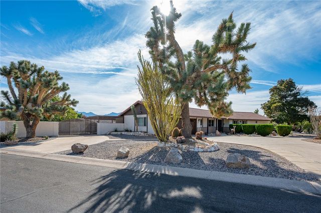 960 Hillcrest Drive, Kingman, AZ 86409